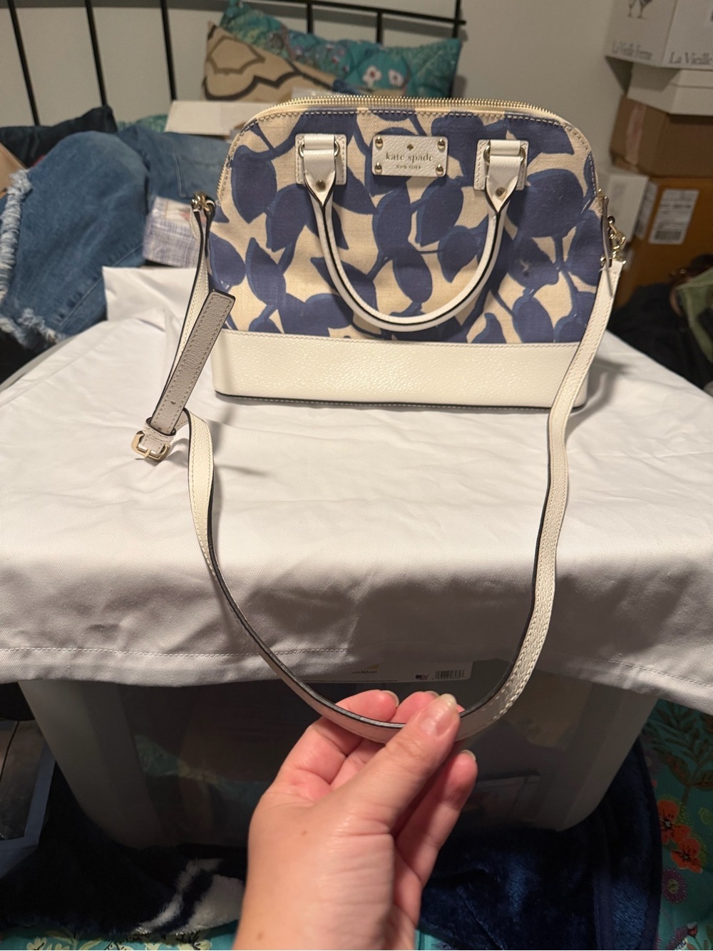Kate Spade Wellesley Leaves
Canvas Rachelle Purse - Picture 4 of 16